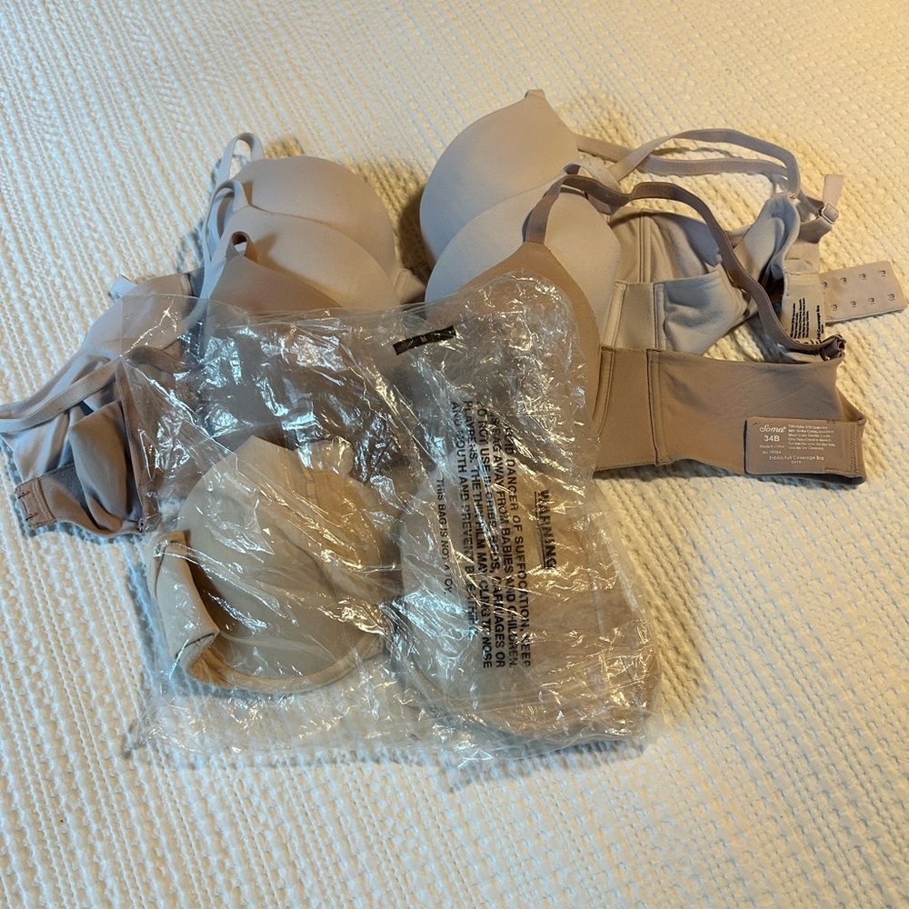 4 Enbliss Full Coverage Bras with underwire. One NWT.